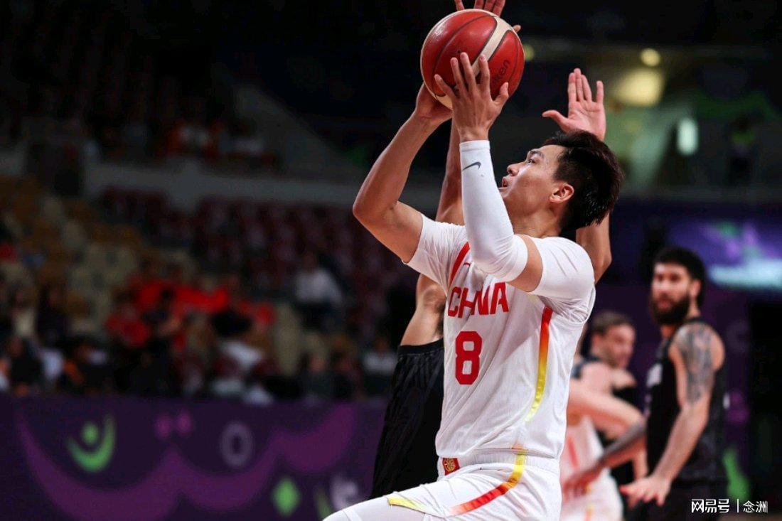 新疆狂赚1.6亿！赵睿年薪550万，名记：只是零花钱，还有户口房子